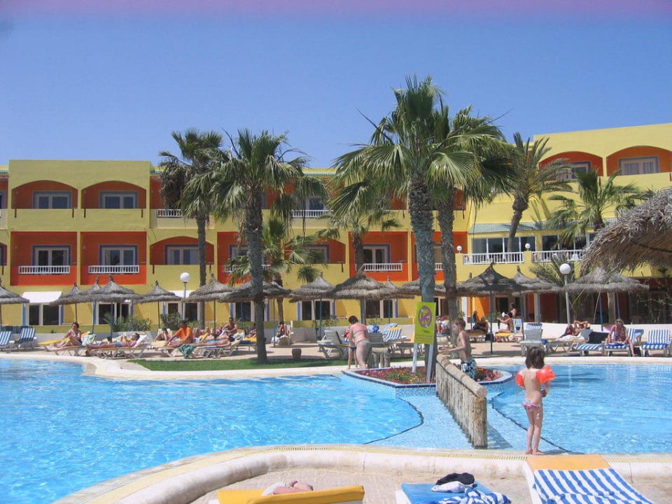 Vue chambres depuis piscine Caribbean World Thalasso Djerba