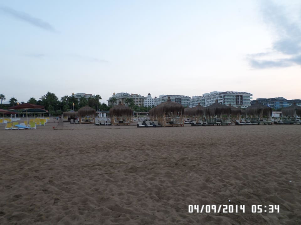 Strand Kamelya Aishen Club