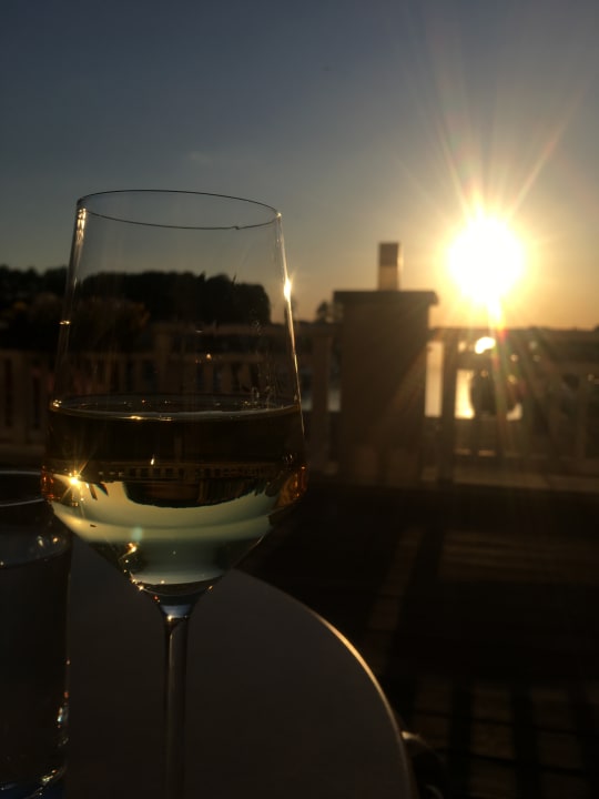 Abendliche Stimmung auf der Terrasse Precise Resort Hafendorf Rheinsberg