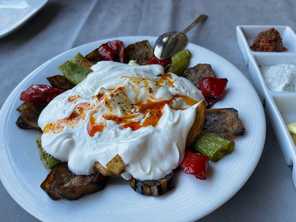 Gastro Acanthus Cennet Barut Collection