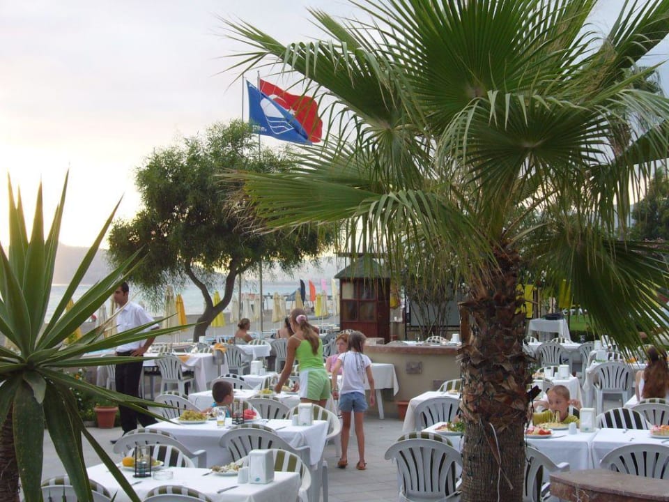Outdoor restaurant Senza Sunset Beach Hotel