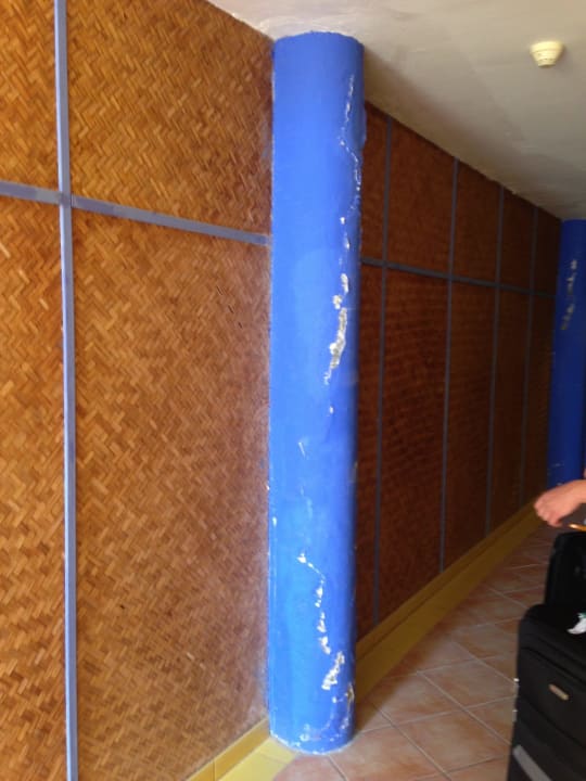 Kaputte Säulen in den einzelnen Stockwerken Club Hotel Drago Park