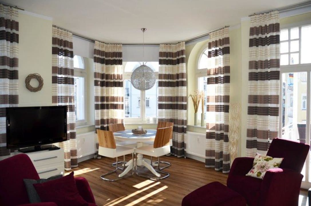 Esserker mit Meerblick. Ostseeappartements Rügen Haus Metropol