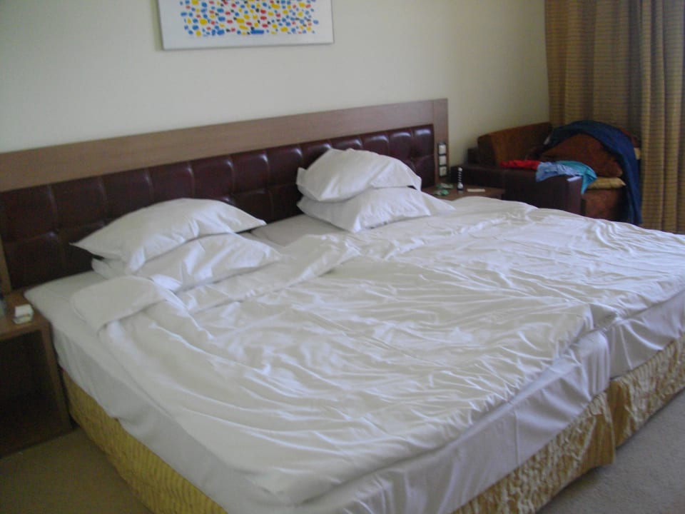 Großes, sauberes Bett Sol Nessebar Palace