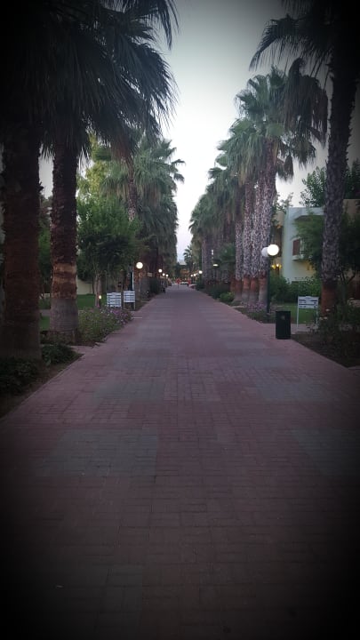 Weg zur Lobby VONRESORT Golden Beach