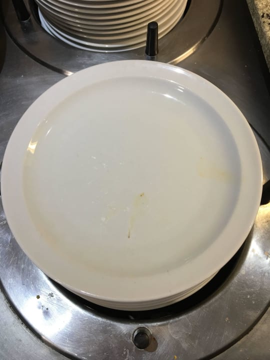 Fast nur dreckige Teller Hotel Best Delta