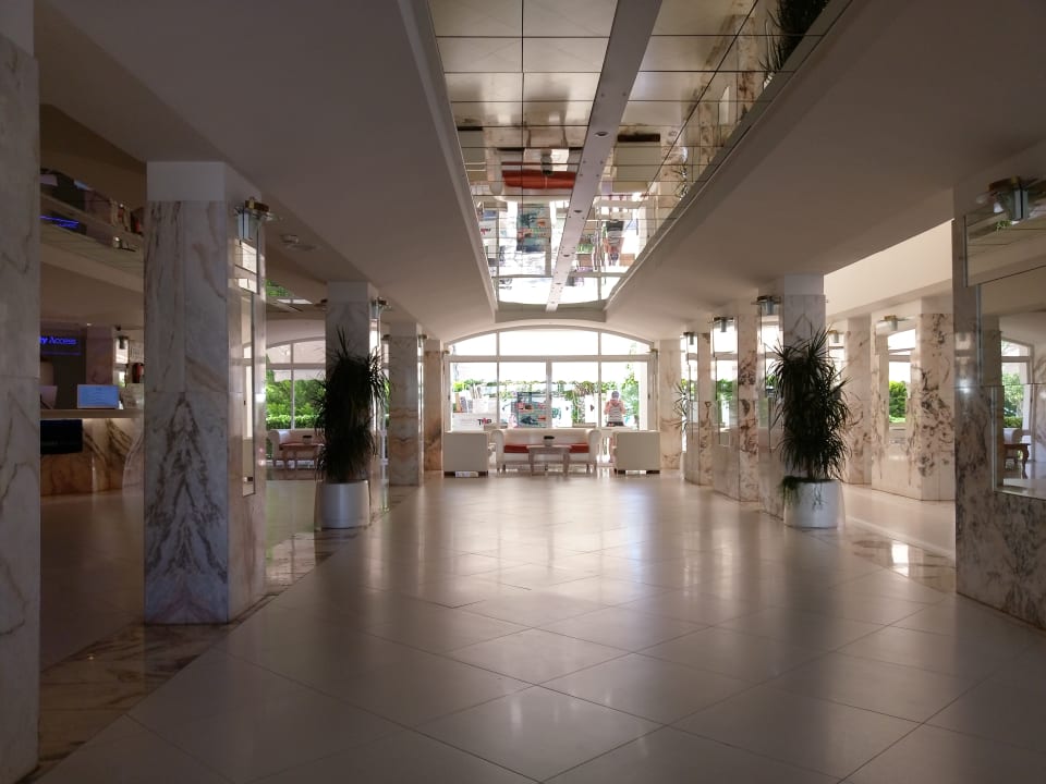 Lobby Iberostar Waves Ciudad Blanca