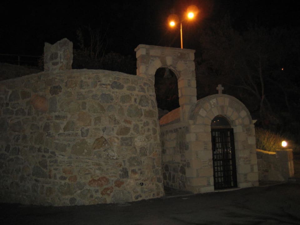 Kapelle am Hotelparkplatz Hotel Kalithea Horizon Royal