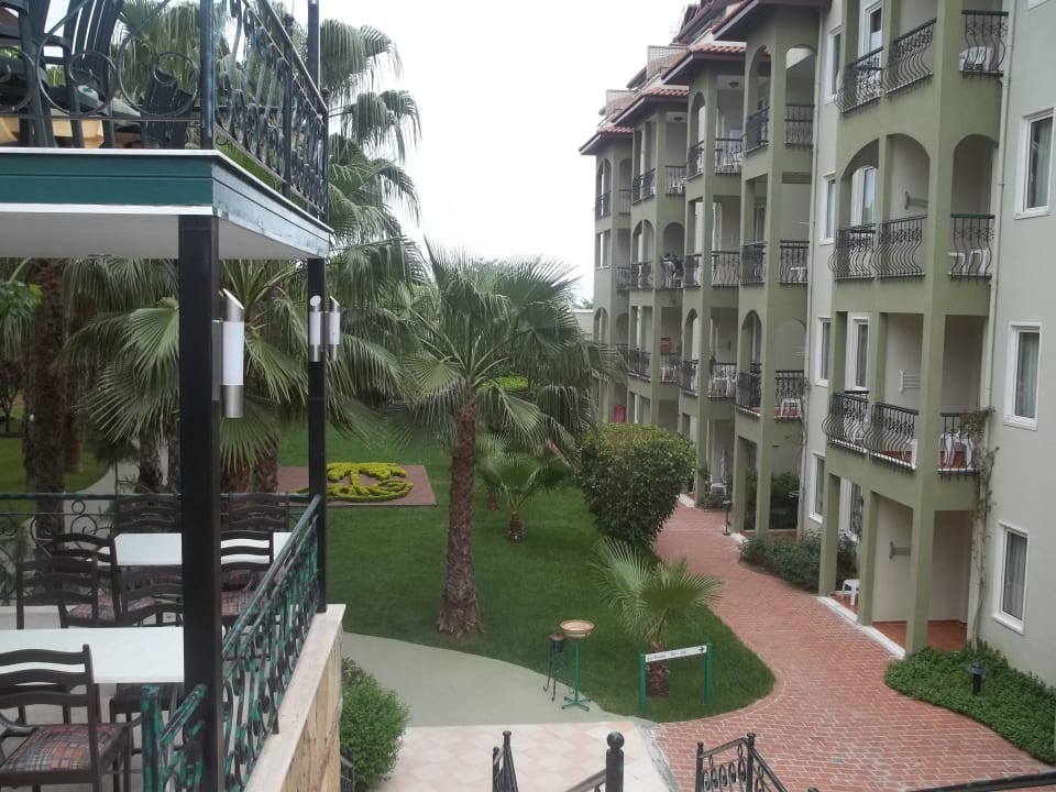 Weg zum Strand Hotel Gardenia Beach