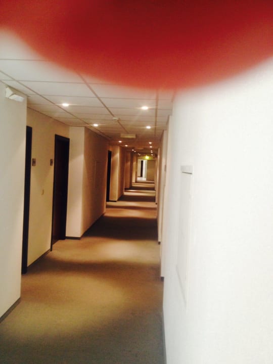 Endlos lange Gänge  Hotel Days Inn Dessau