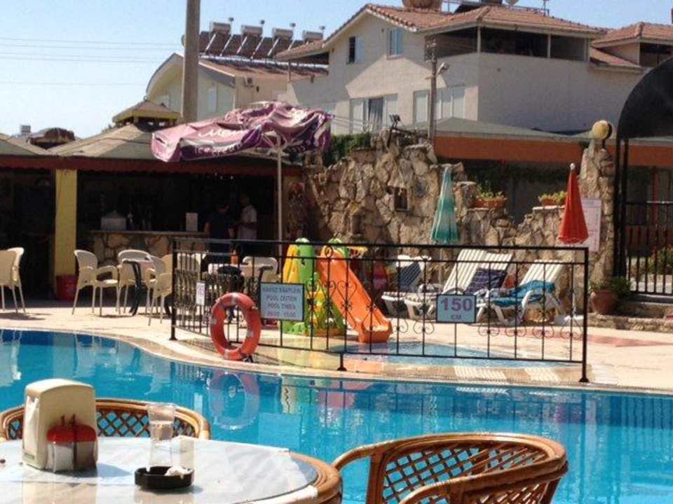 Zu Mittag Semoris Hotel