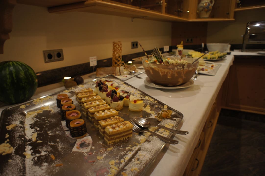 Dessertbuffet im Restaurant vom Alpenhotel Tirol Alpenhotel Tirol