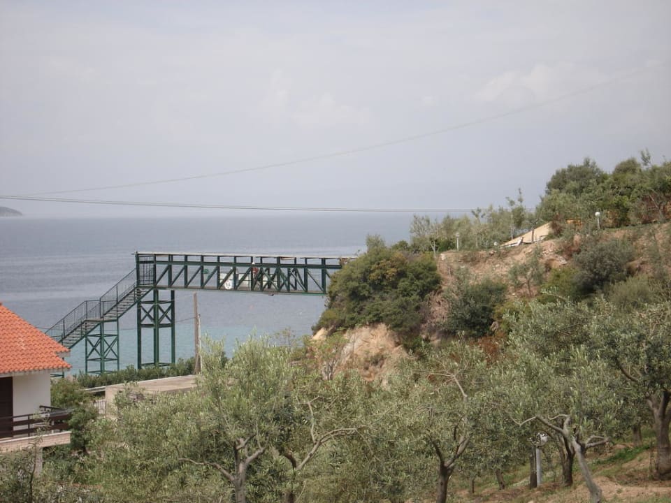 Übergang zum Strand Akrathos Beach Hotel