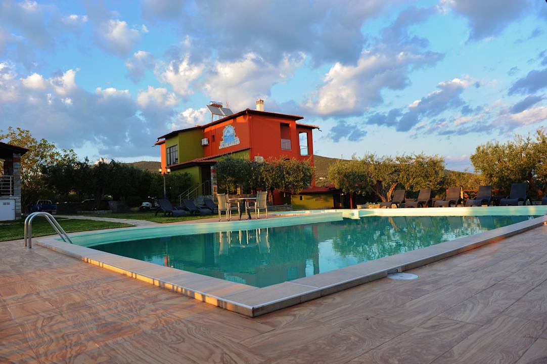 Pool SUNDAY RESORT Studios and Apartments