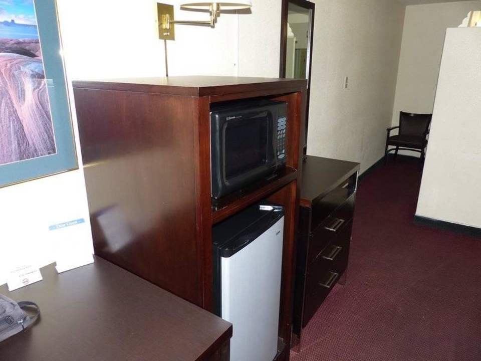 Dunkle Zimmerausstattung Rodeway Inn Page Near Lake Powell