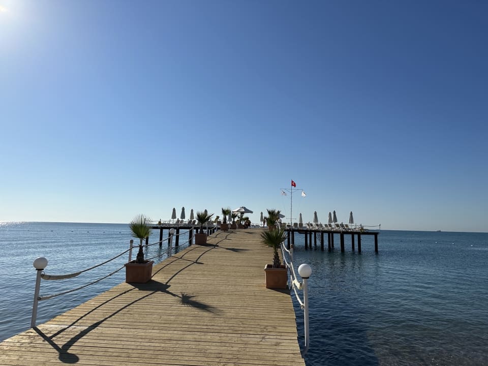 Strand Royal Wings Hotel