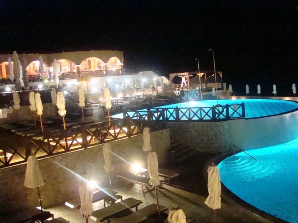 Swimming pool and the restaurant Hotel Kalithea Horizon Royal