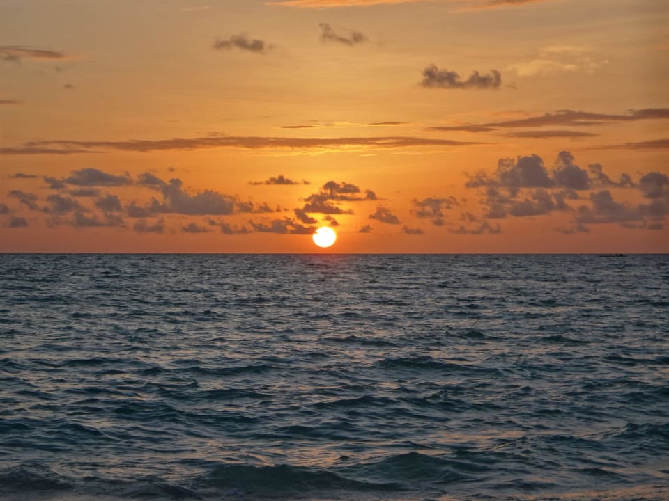 Sonnenuntergang Meeru Maldives Resort Island