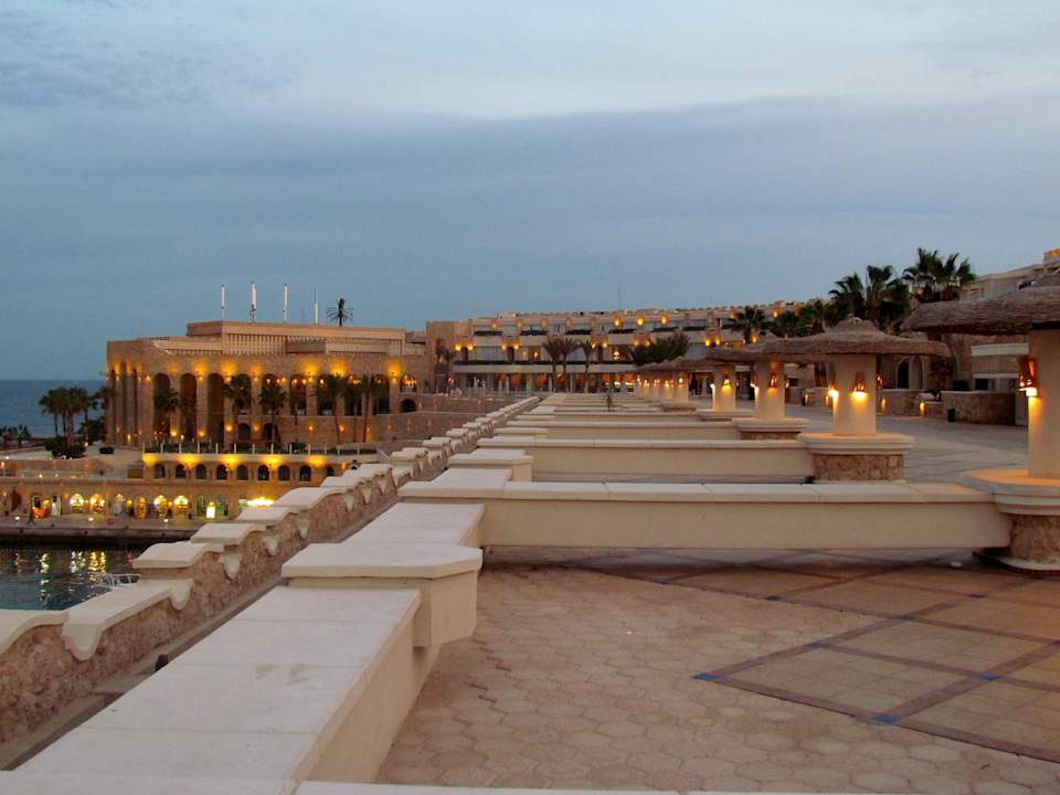 Passage zum Haupthaus Pickalbatros Citadel Resort