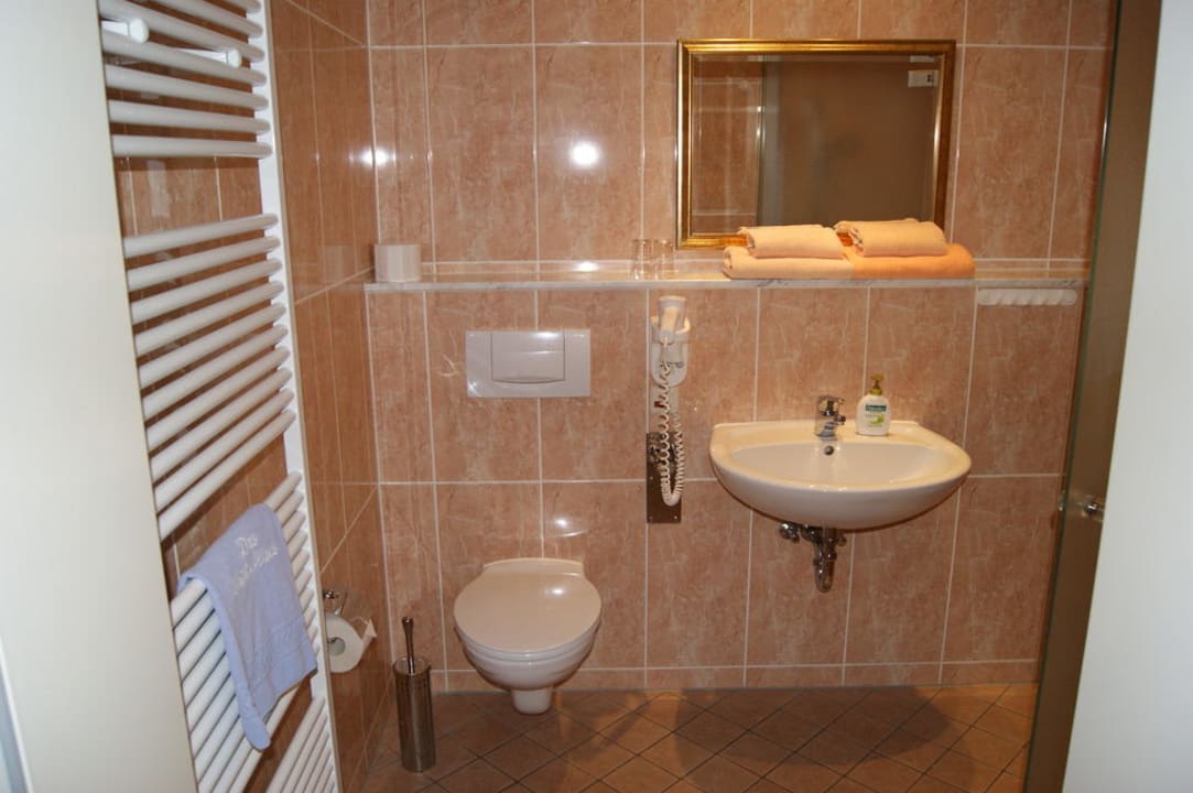 Badezimmer 406 Das weisse Hotel an der Elbchaussee