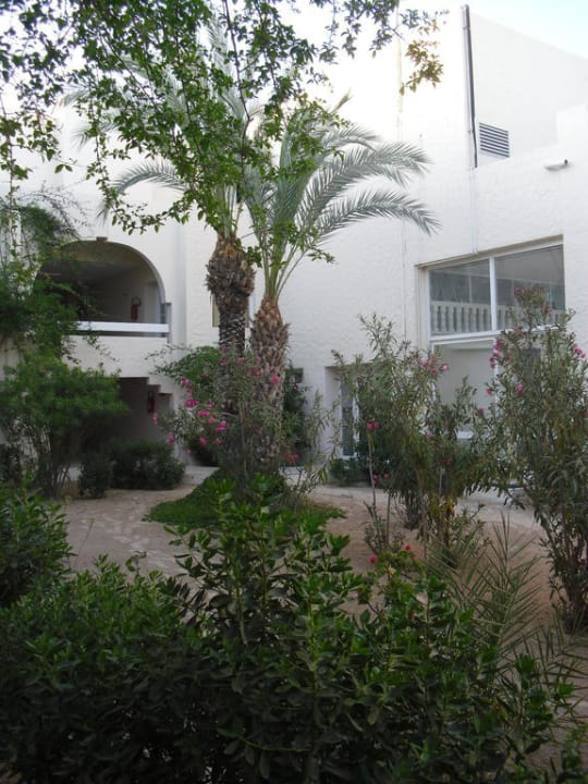 Gartenanlage zwichen den Gebäuden Iberostar Waves Mehari Djerba