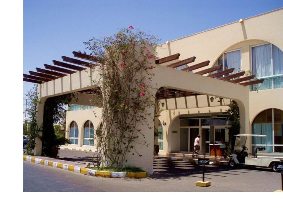 Wejście do recepcji Desert Rose