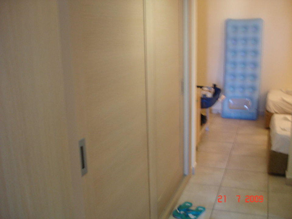 Blick ins Vor-und Kinderzimmer zugleich Hotel Süral Resort