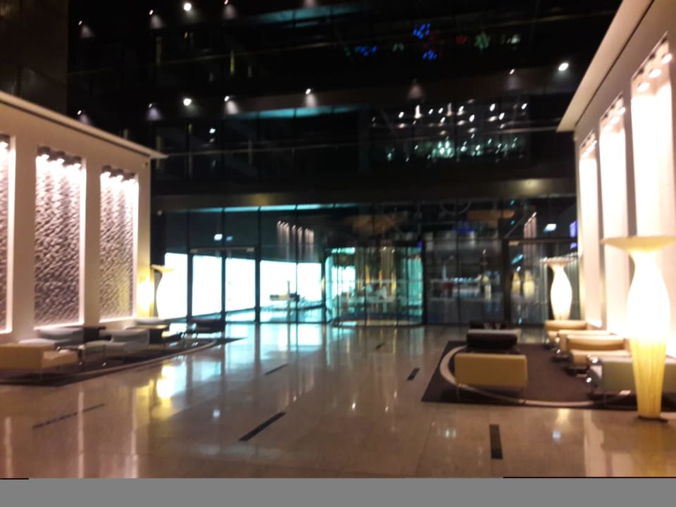 Lobby Hilton Frankfurt Airport