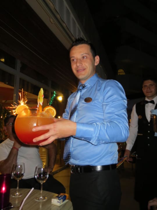 Cengiz mit Cocktail Alaiye Resort & Spa