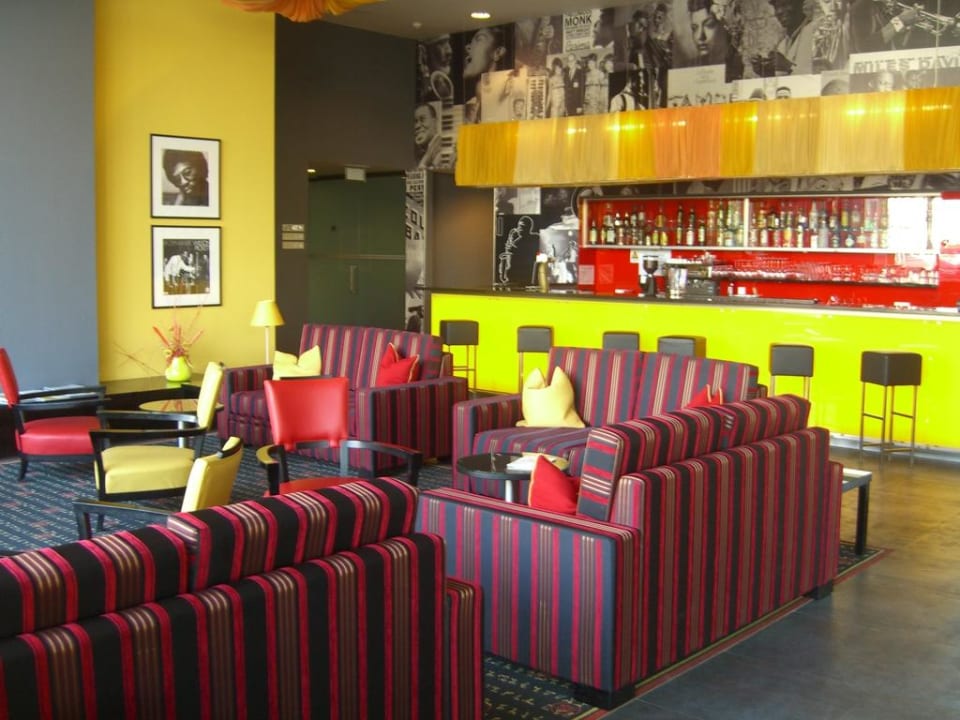 Lobby mit Bar Vienna House Easy Pilsen
