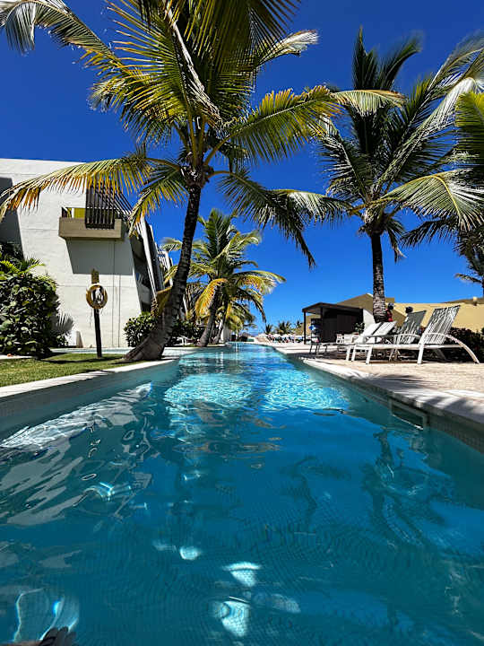 Pool Dreams Onyx Resort & Spa