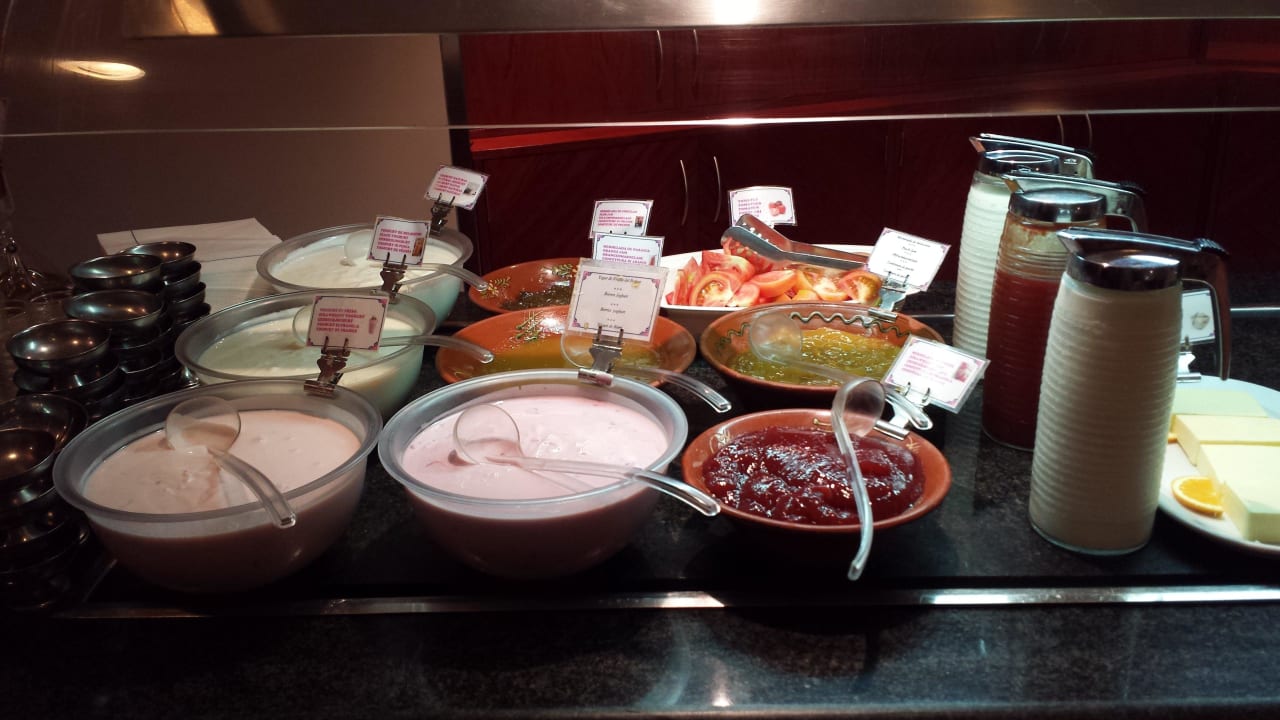 Büffet vor der Abreise 3 Reverence Life  - Adults only