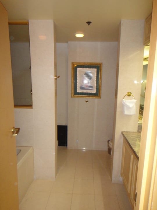 Bad Luxor Hotel & Casino