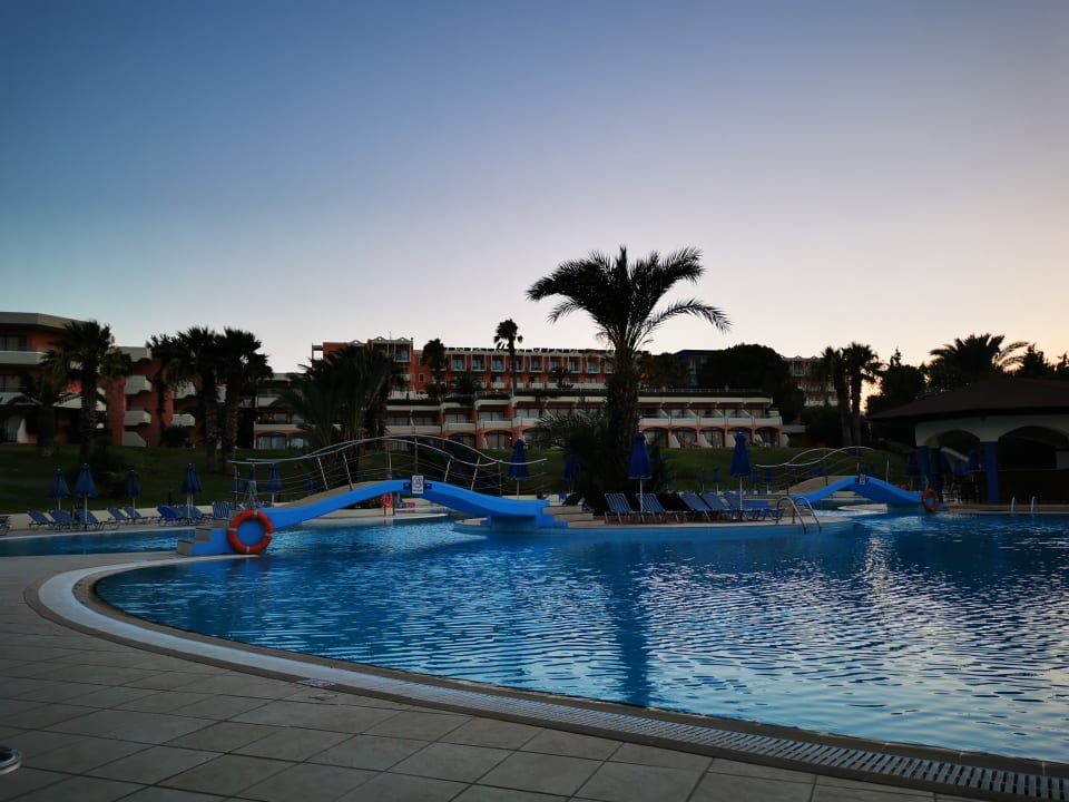 Außenansicht Kresten Palace Hotel