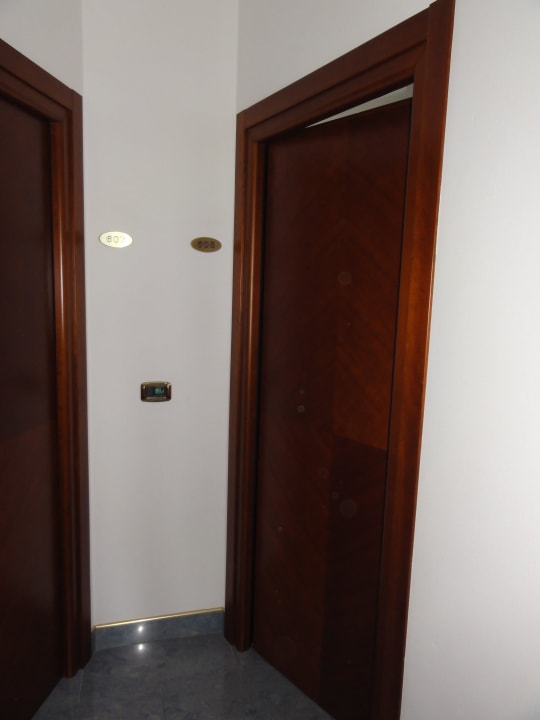 Eingang ins Zimmer Hotel Parigi