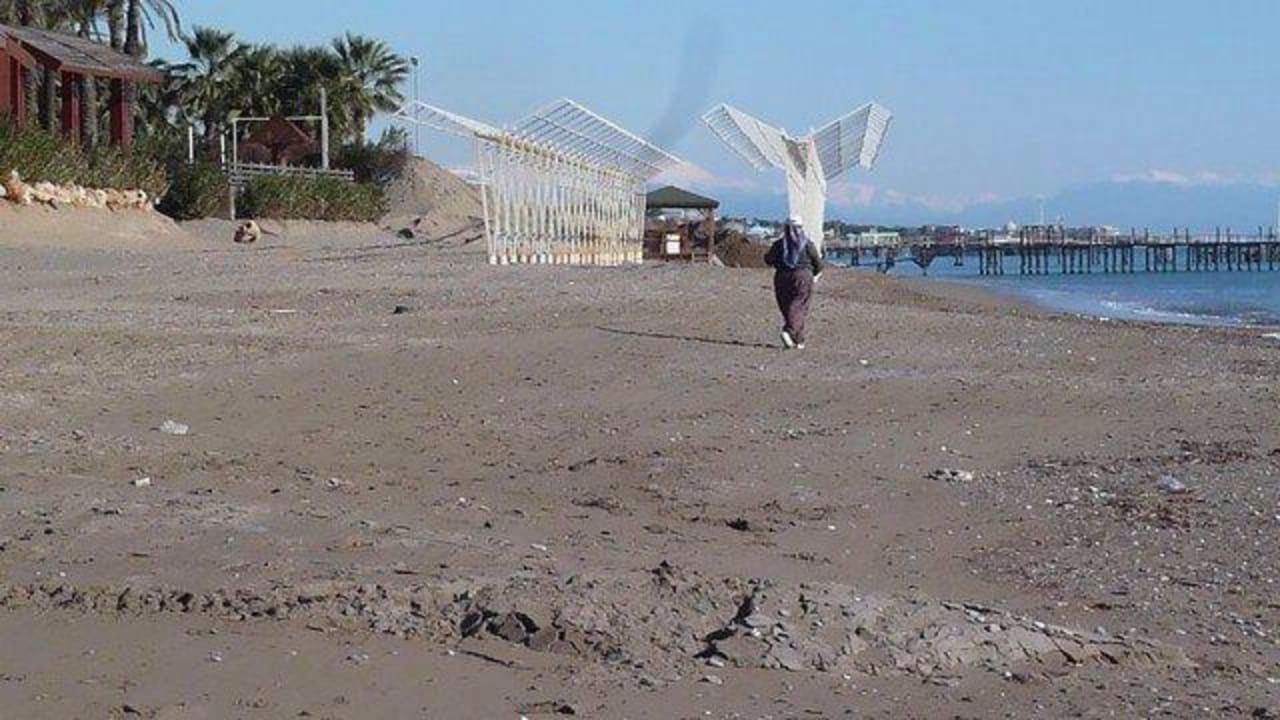 Schmuckverkäuferin läuft sich warm Voyage Belek Golf & Spa