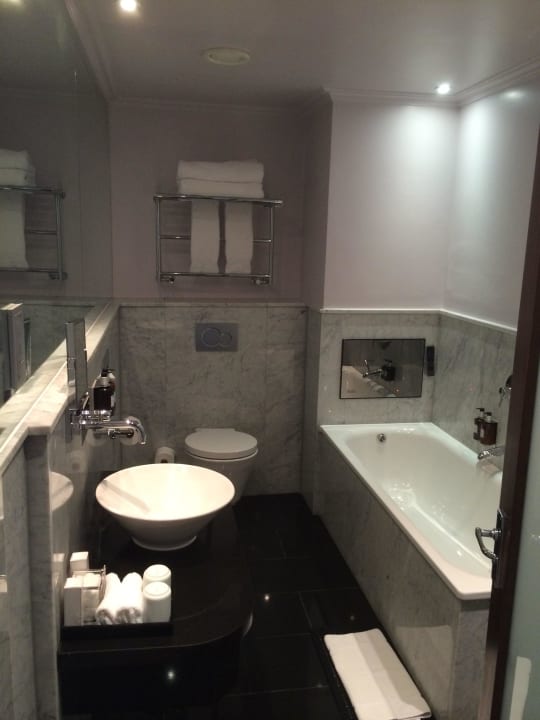 Badezimmer The May Fair Hotel