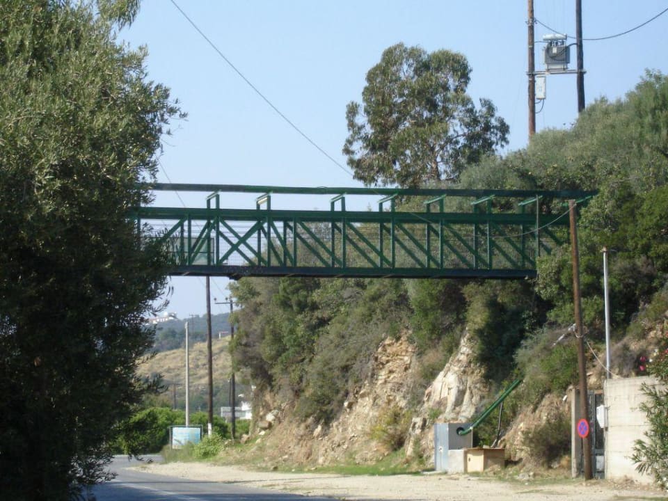 Brücke zum Strand Akrathos Beach Hotel