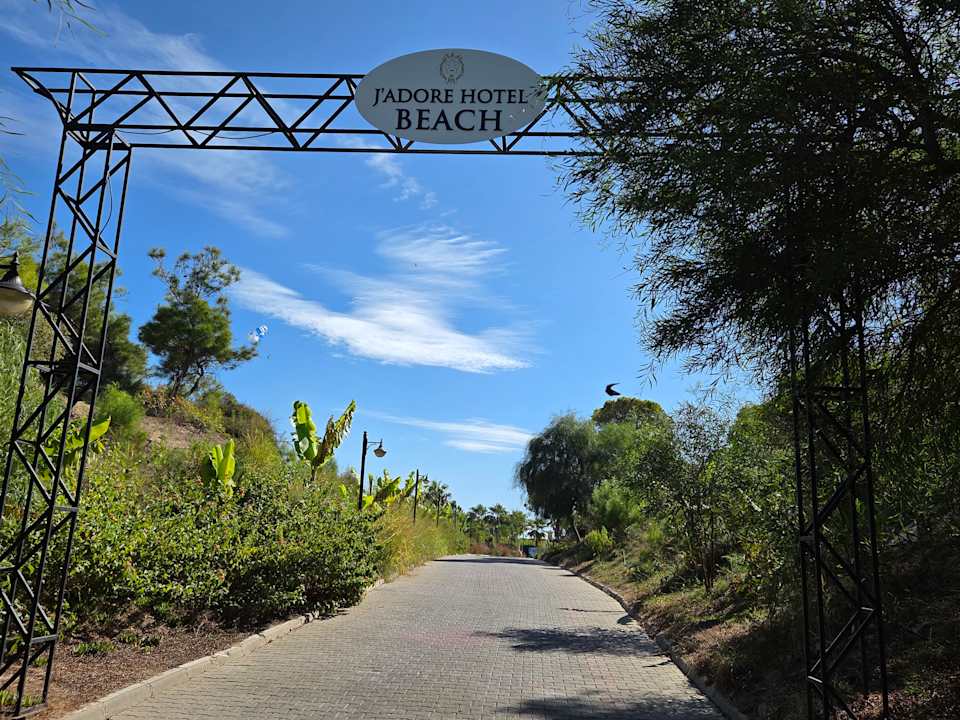 Strand J'adore Deluxe Hotel & Spa