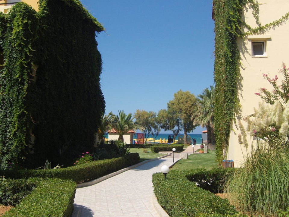 Weg zum Strand Vantaris Luxury Beach Resort