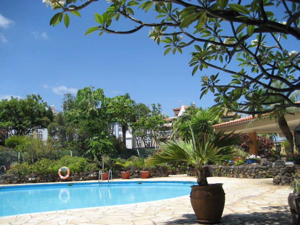 Blick Richtung Tennis und Straße Tigaiga Suites