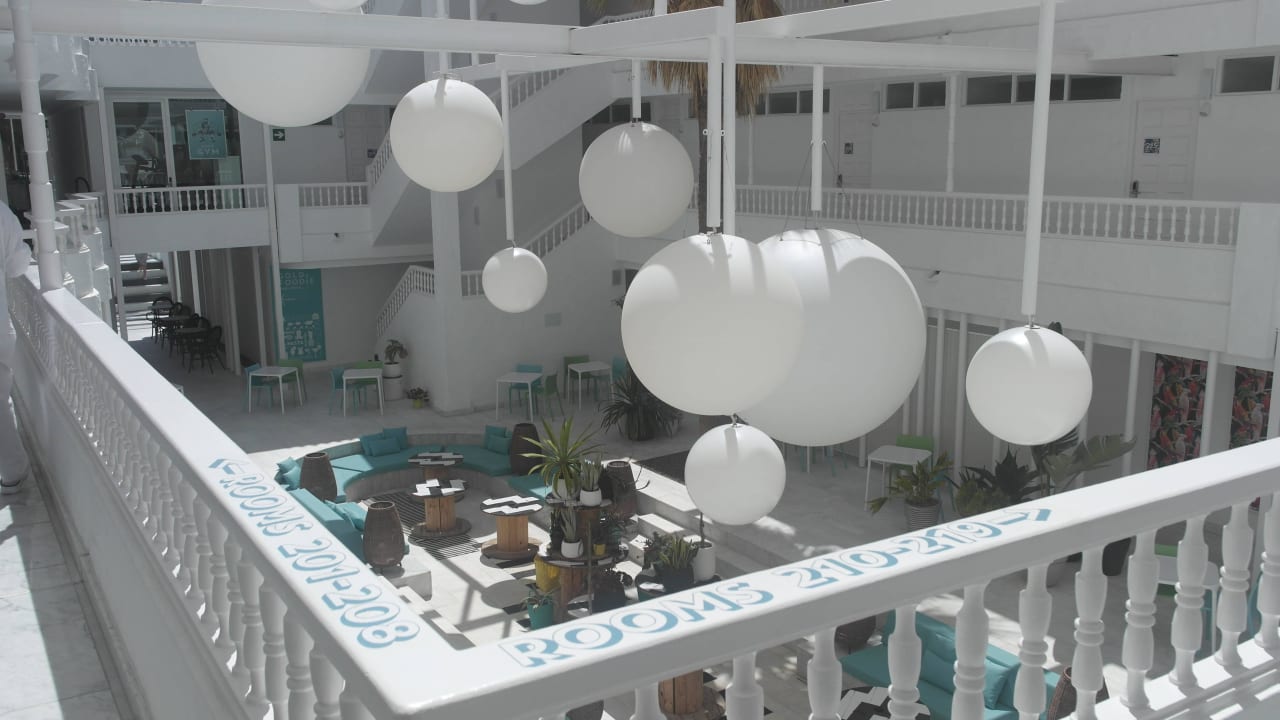 Chillout-möglichkeit im nicht überdachten Innenhof Hotel Gold by Marina