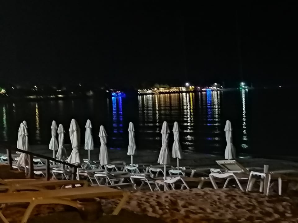Strand Side Star Beach