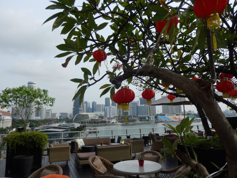 Ausblick von der Dachterrasse The Fullerton Bay Hotel Singapore