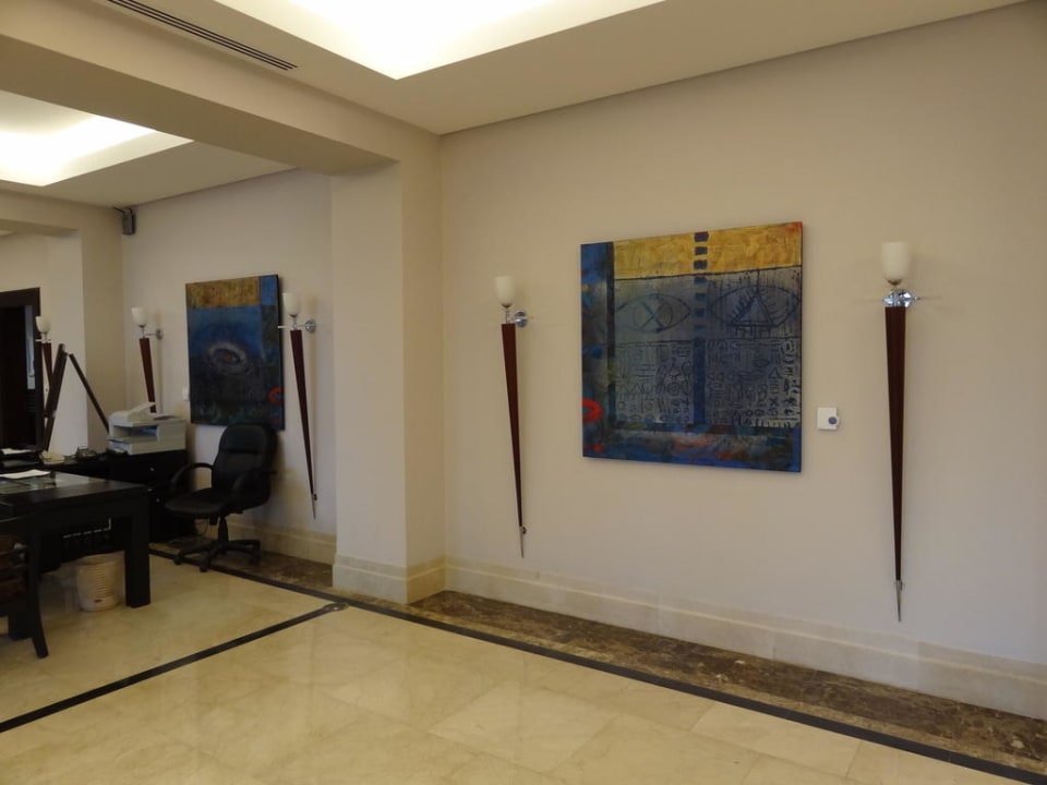 Mit viel wunderbaren Kunstgemälden Holiday Inn Resort Dead Sea