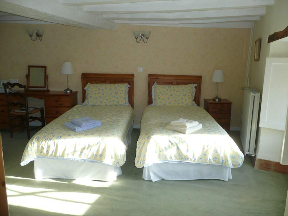 Bedroom 1 (twin with shower) B&B Manoir de la Pigeonnerie