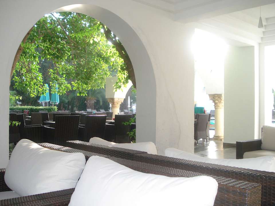 Sitzmöglichkeit an der Bar The Orangers Beach Resort and Bungalows