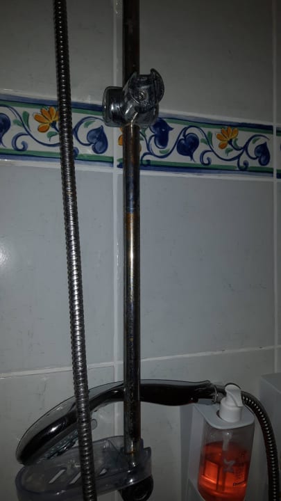 Rost an der duschhalterung Le Jardin Resort