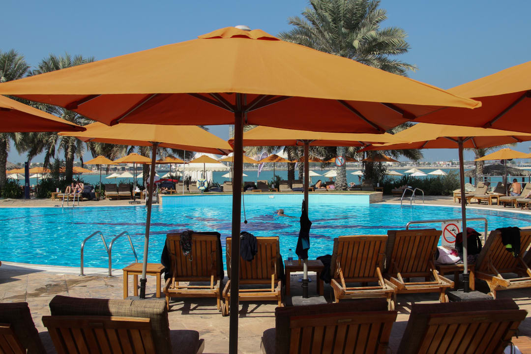 Pool Radisson Blu Hotel & Resort Abu Dhabi Corniche