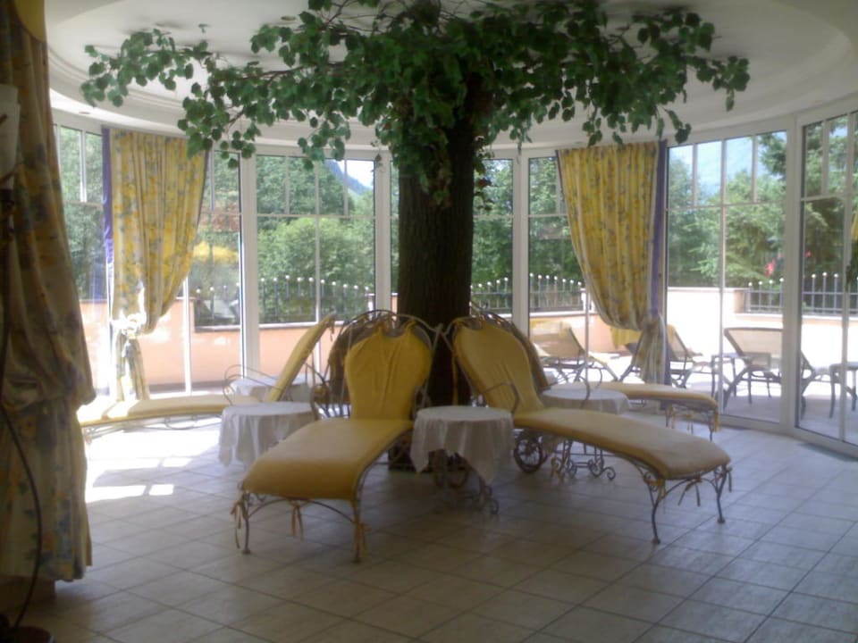 Zona Relax vicino alla piscina interna AMONTI Wellnessresort